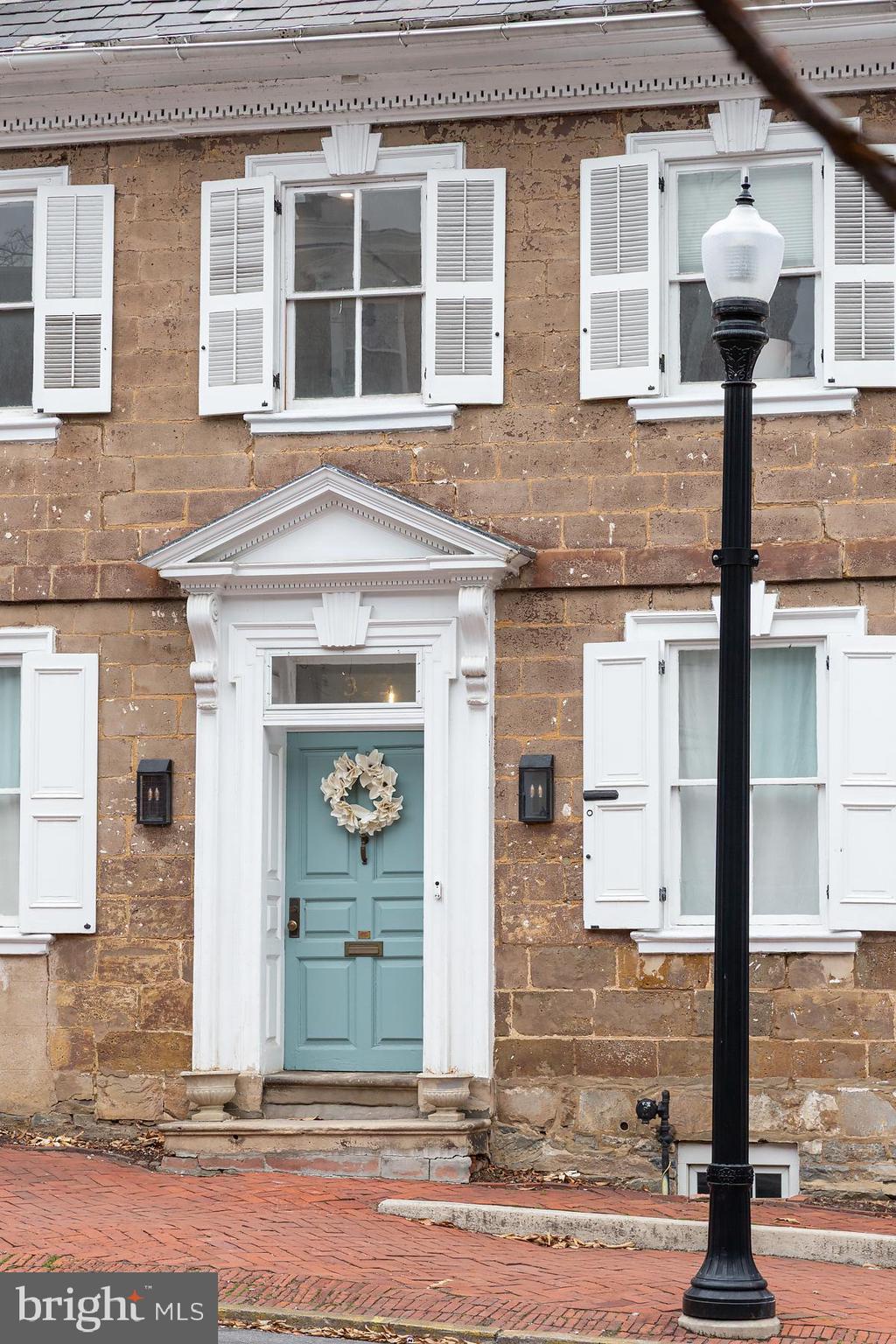 CHESTNUT HILL - Residential