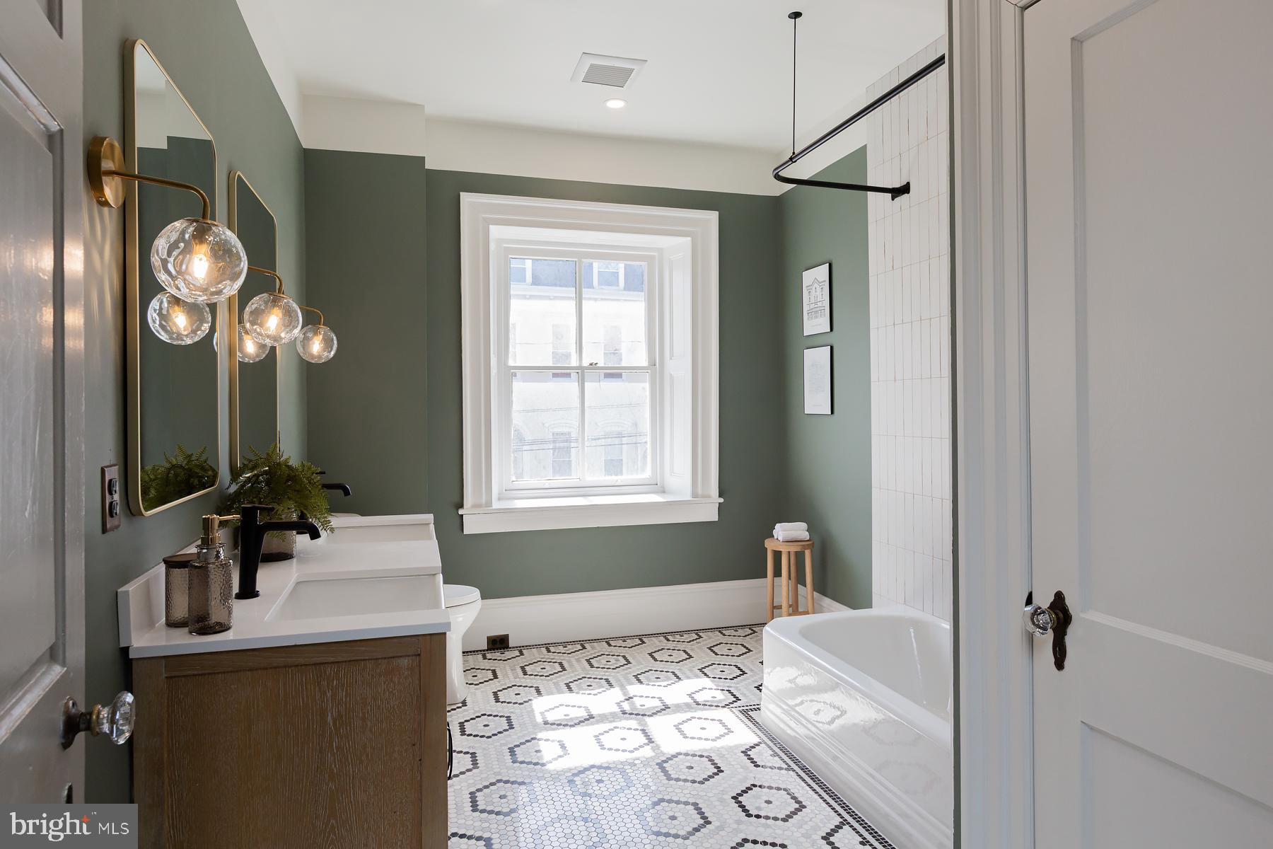 CHESTNUT HILL - Residential