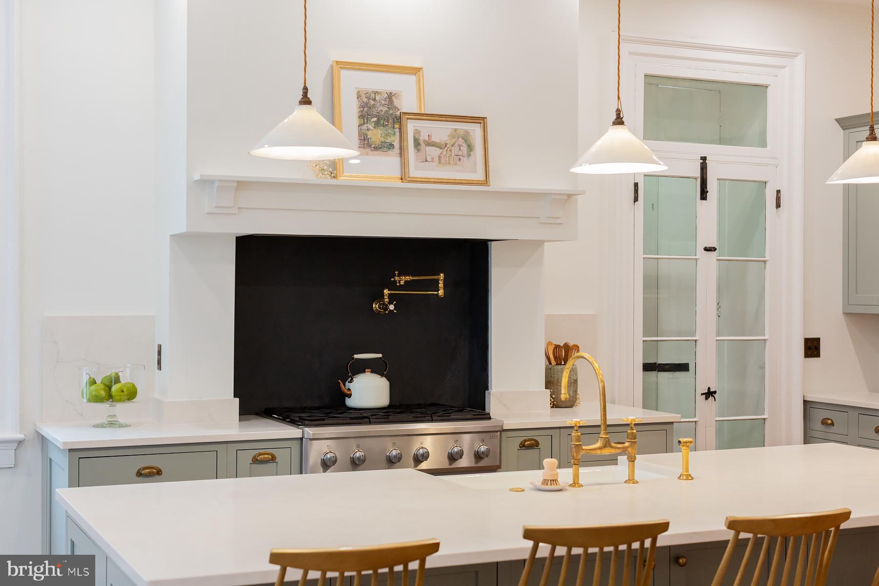 CHESTNUT HILL - Residential