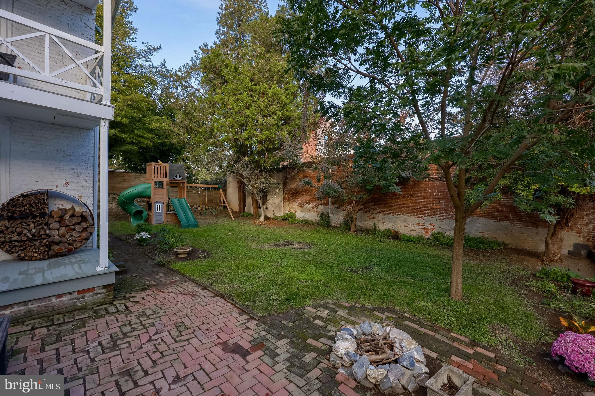 CHESTNUT HILL - Residential