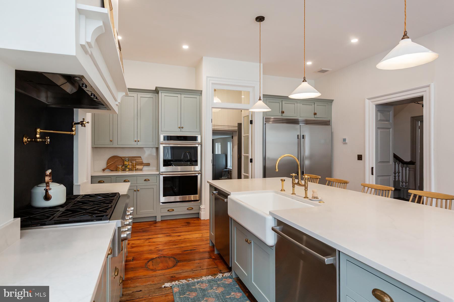 CHESTNUT HILL - Residential