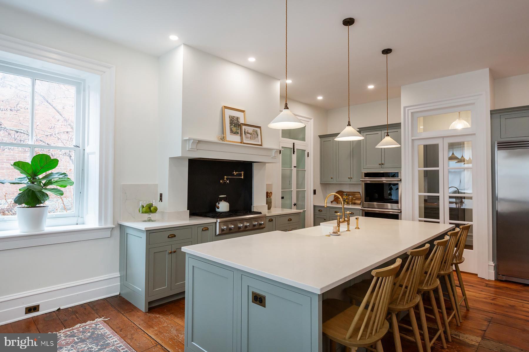 CHESTNUT HILL - Residential