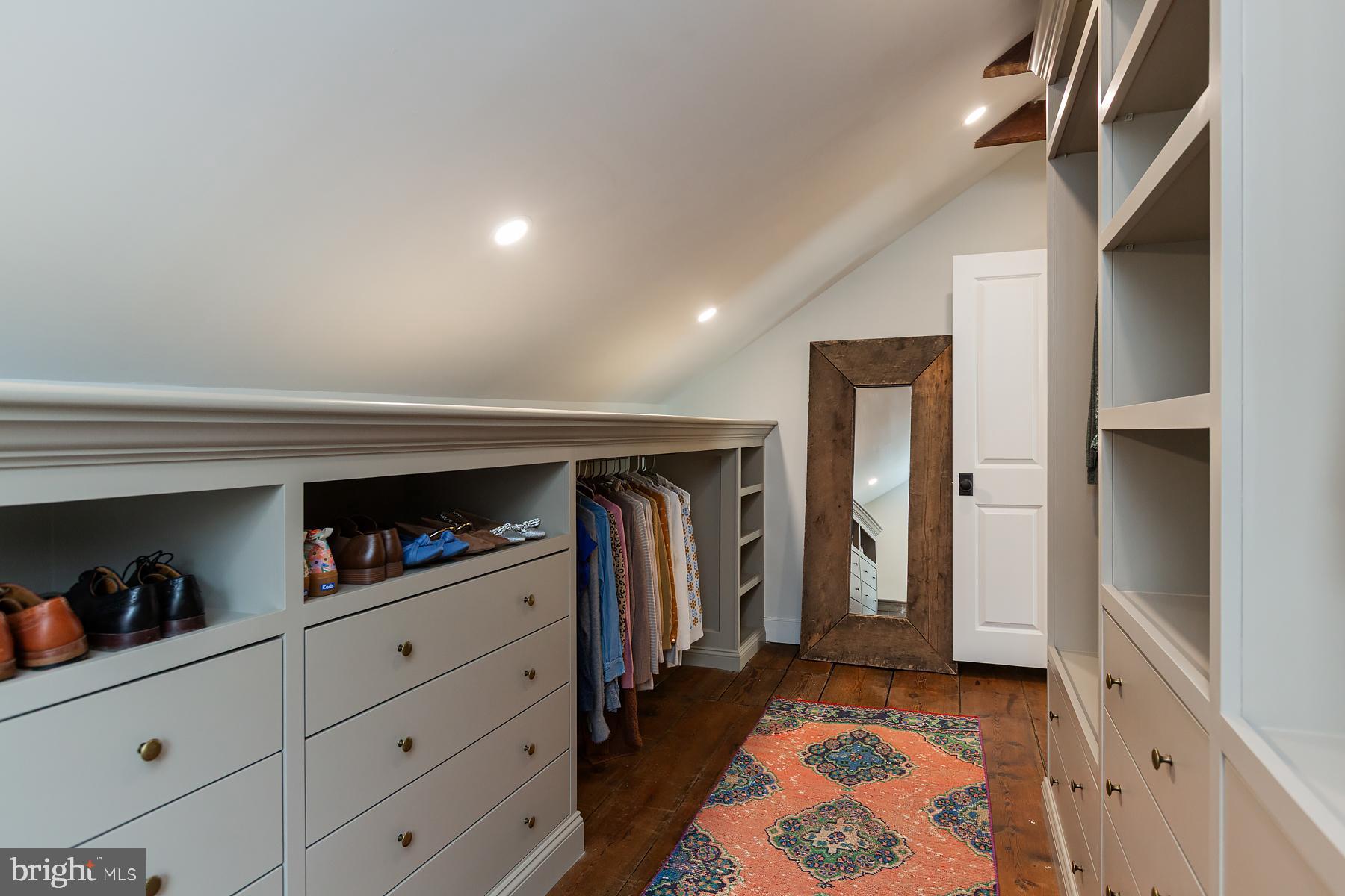 CHESTNUT HILL - Residential