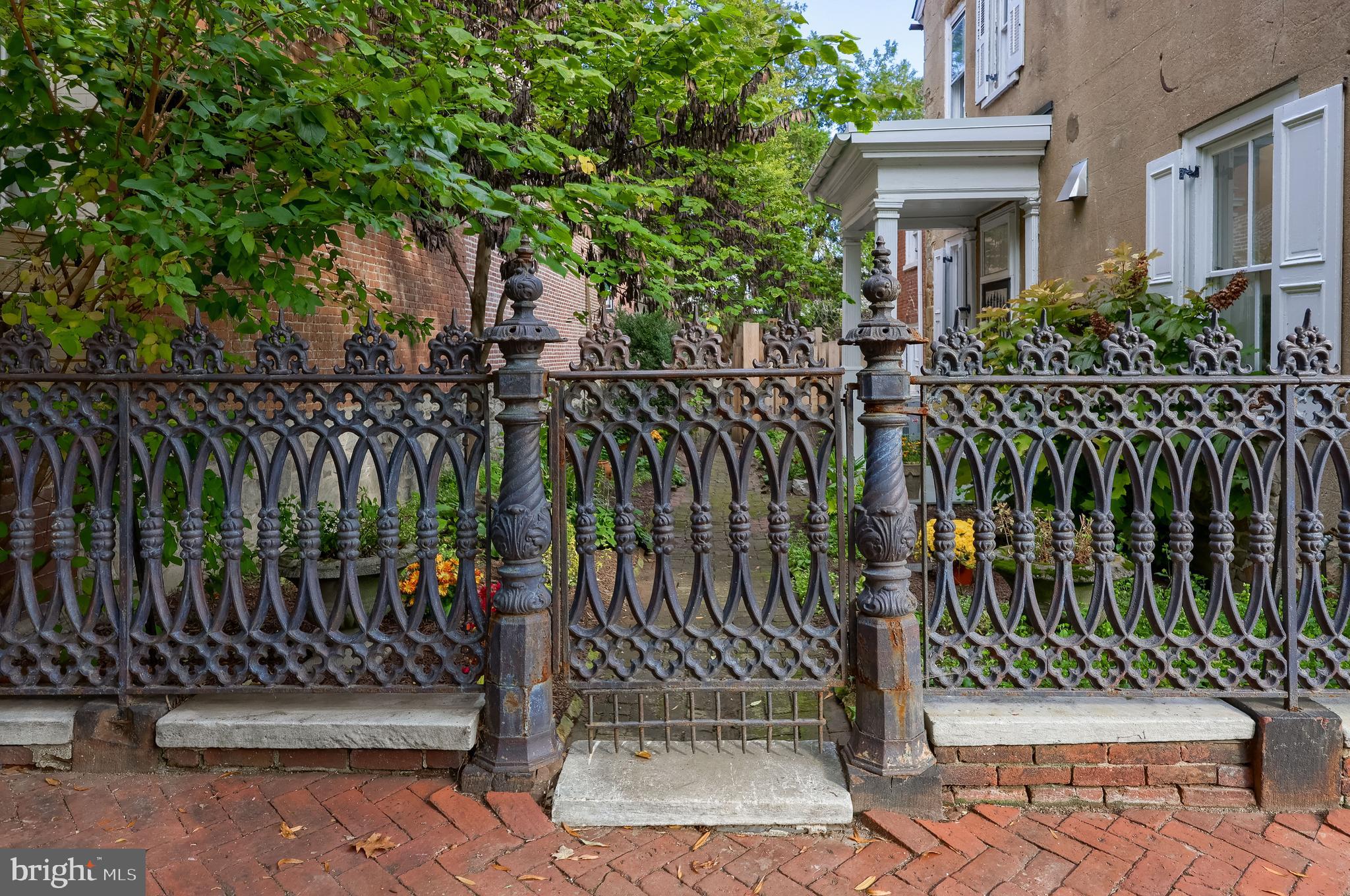 CHESTNUT HILL - Residential