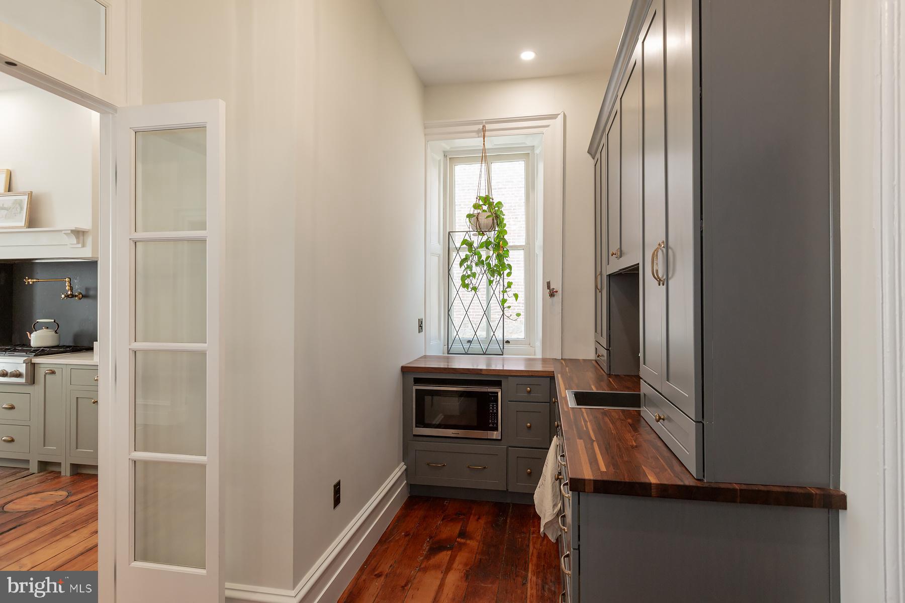 CHESTNUT HILL - Residential