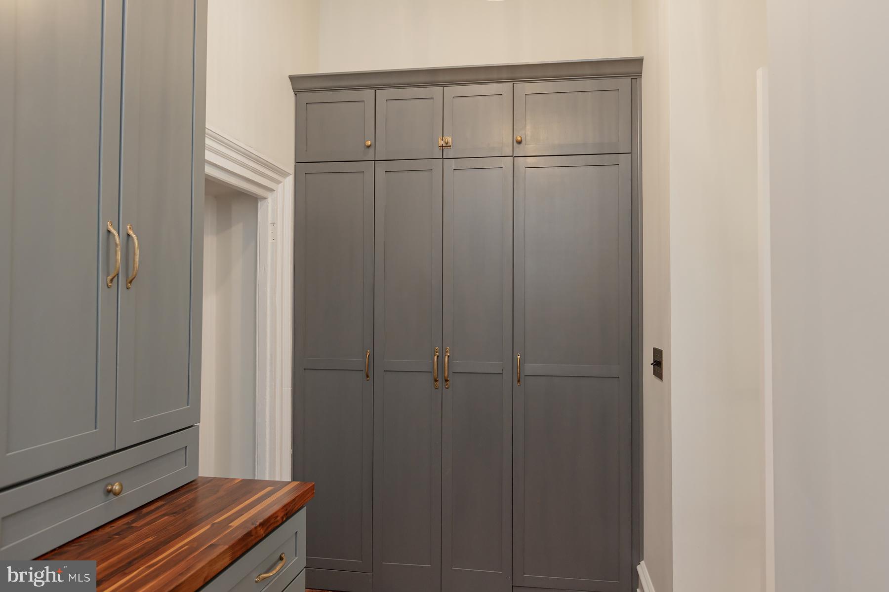 CHESTNUT HILL - Residential