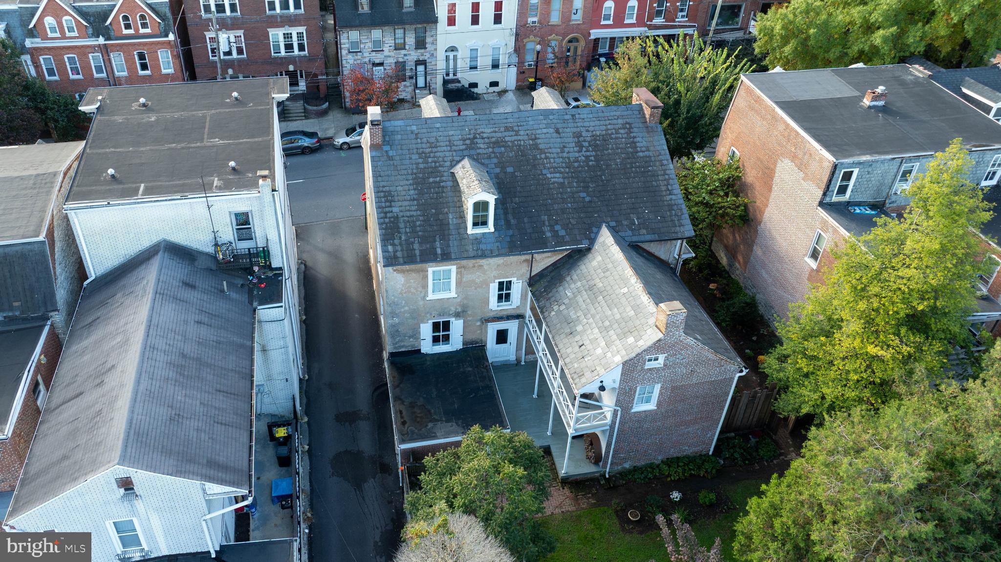 CHESTNUT HILL - Residential