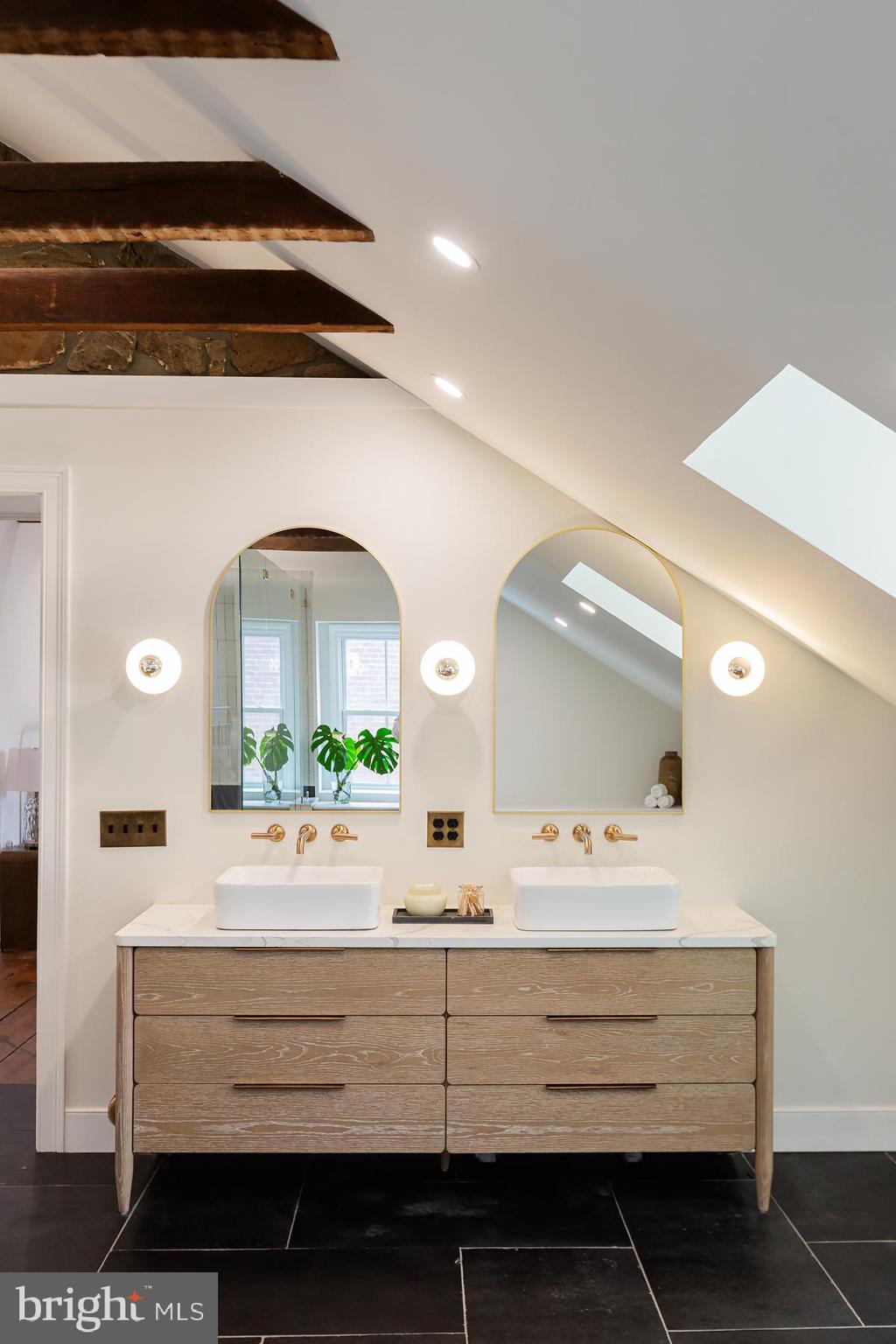 CHESTNUT HILL - Residential