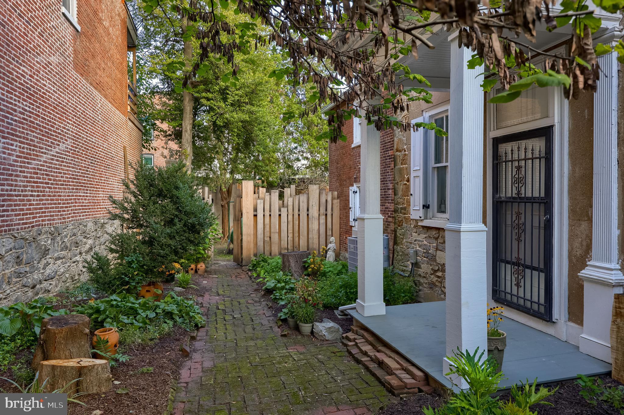 CHESTNUT HILL - Residential