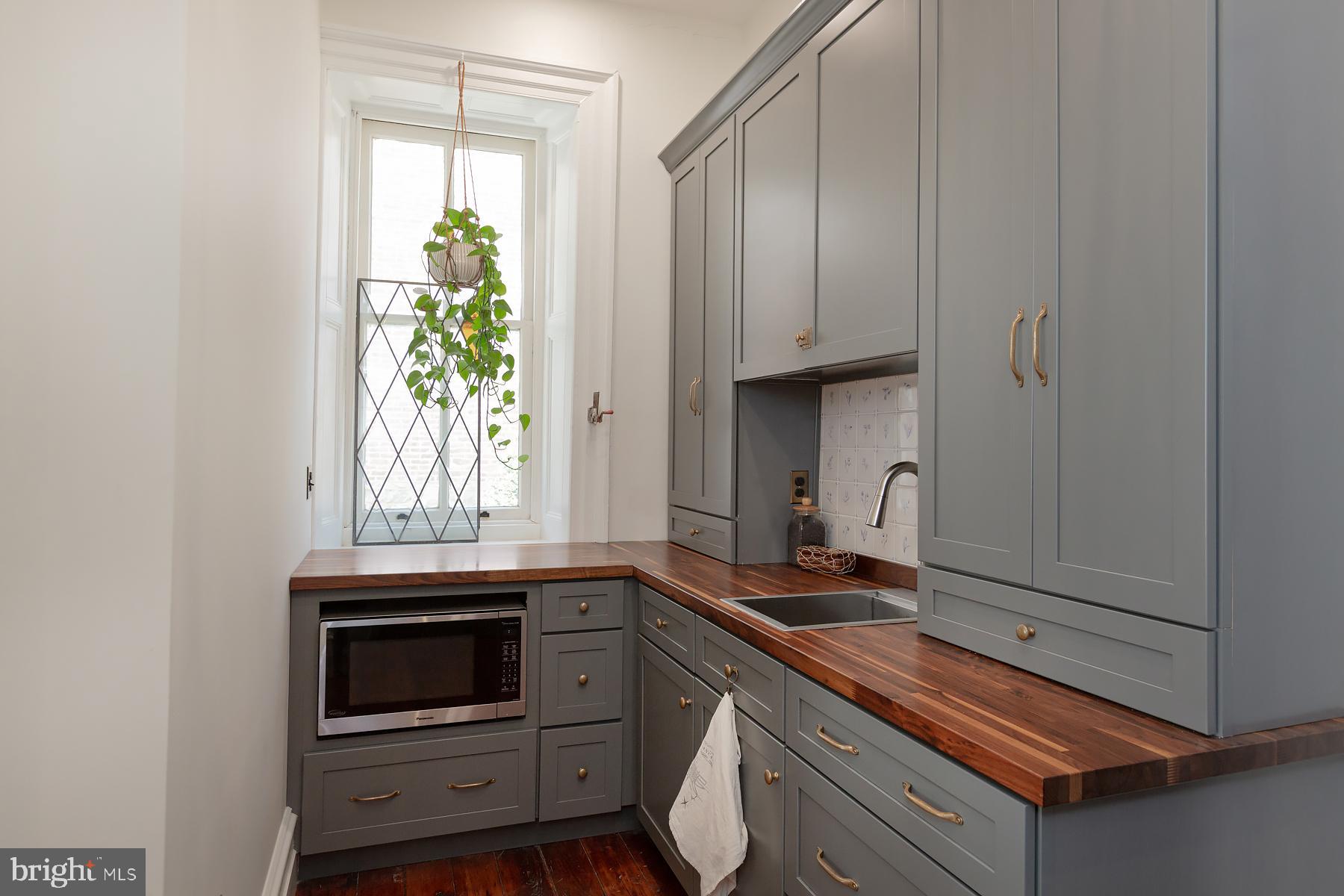 CHESTNUT HILL - Residential