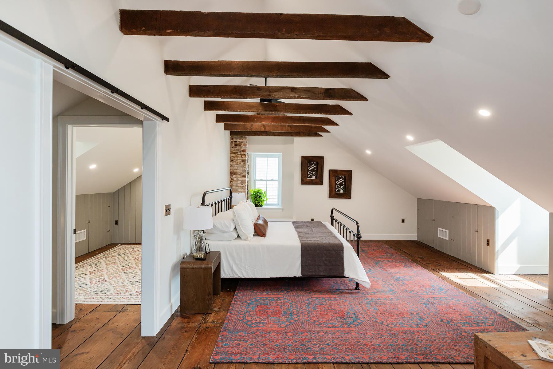 CHESTNUT HILL - Residential