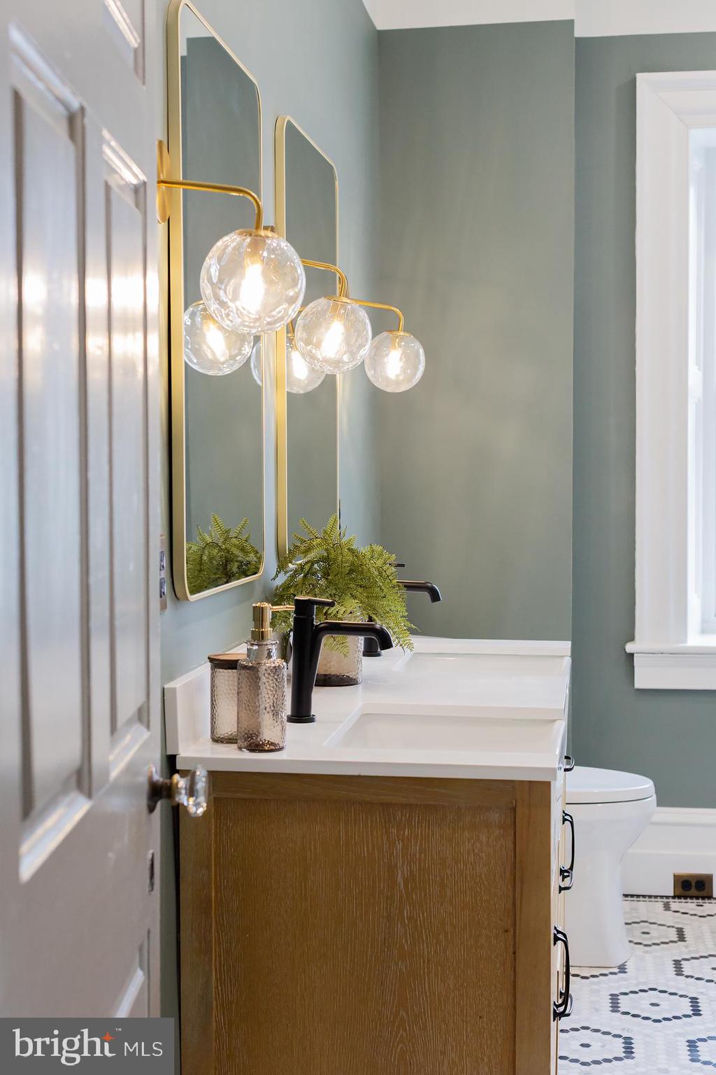 CHESTNUT HILL - Residential