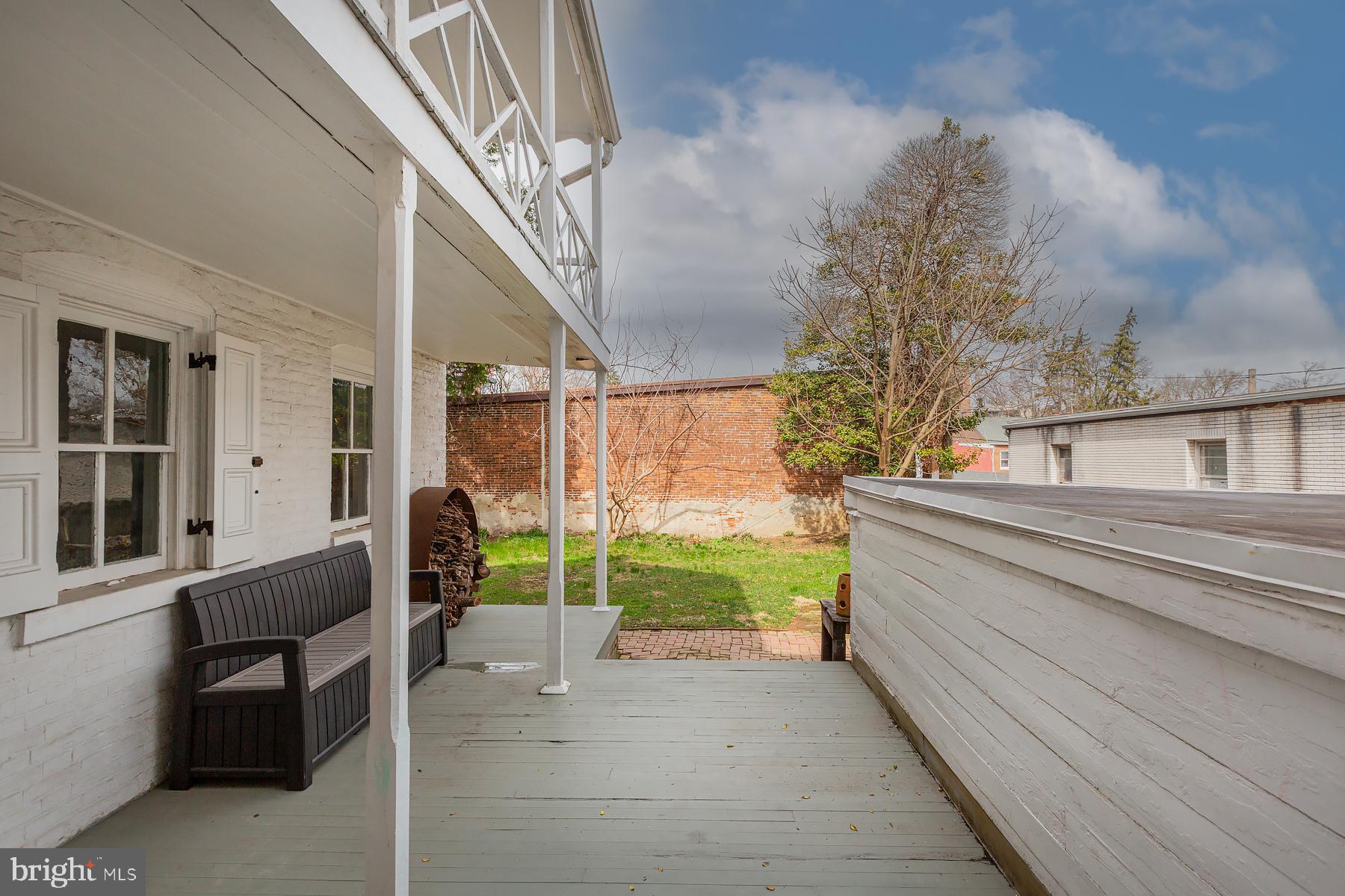 CHESTNUT HILL - Residential