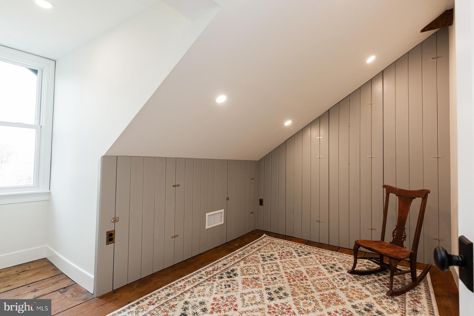 CHESTNUT HILL - Residential