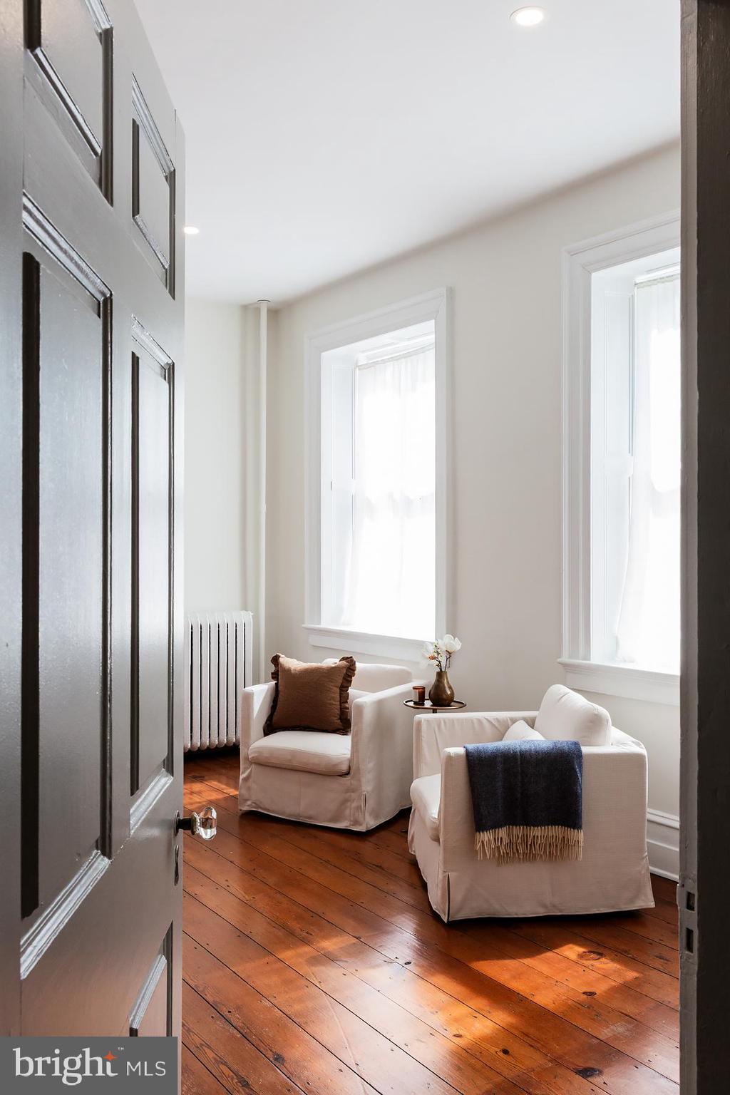 CHESTNUT HILL - Residential