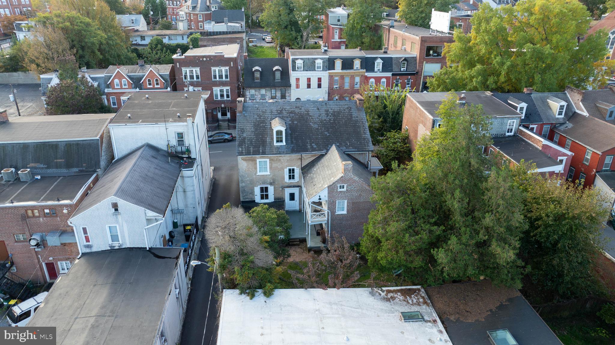 CHESTNUT HILL - Residential