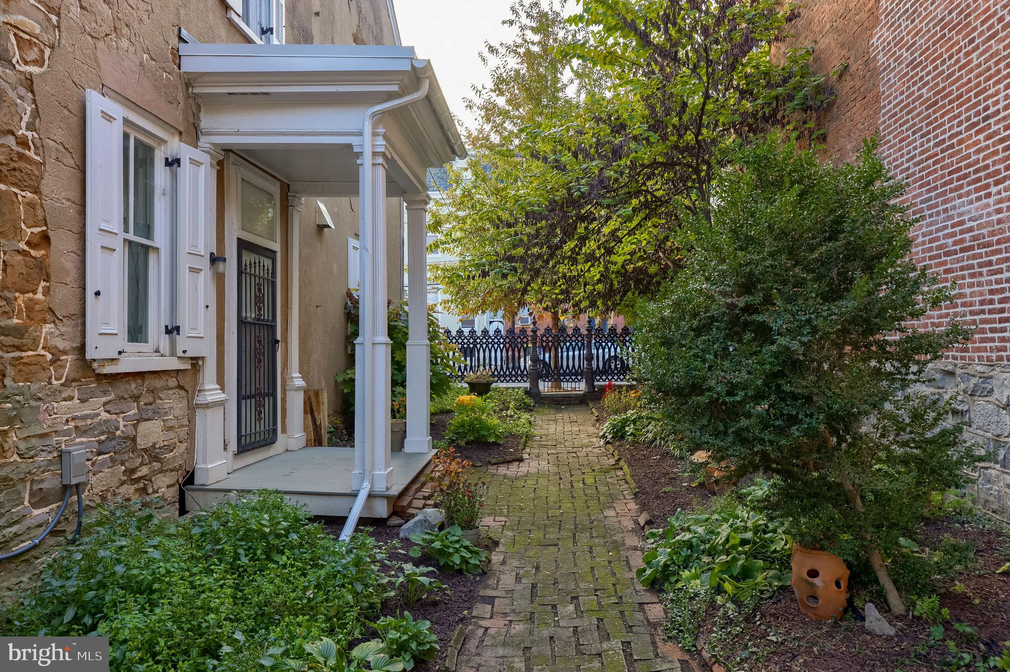 CHESTNUT HILL - Residential