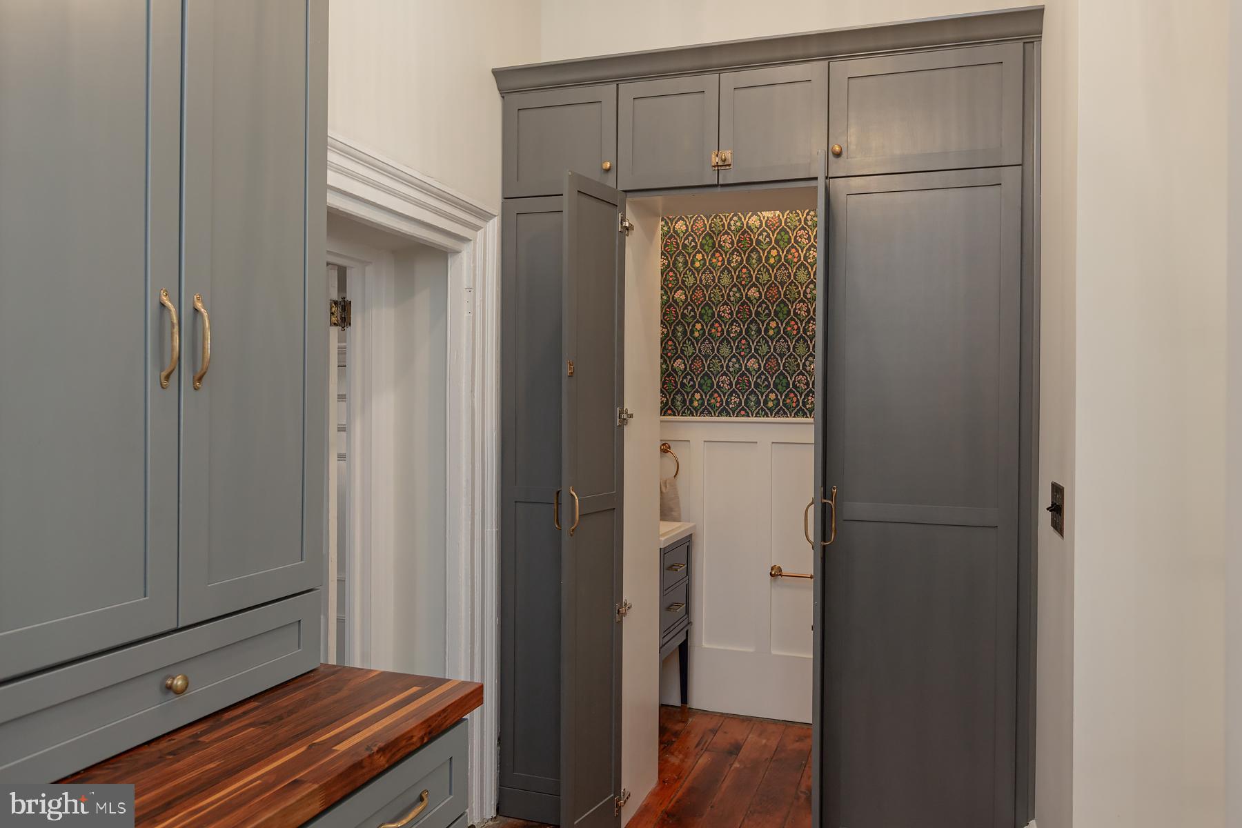 CHESTNUT HILL - Residential