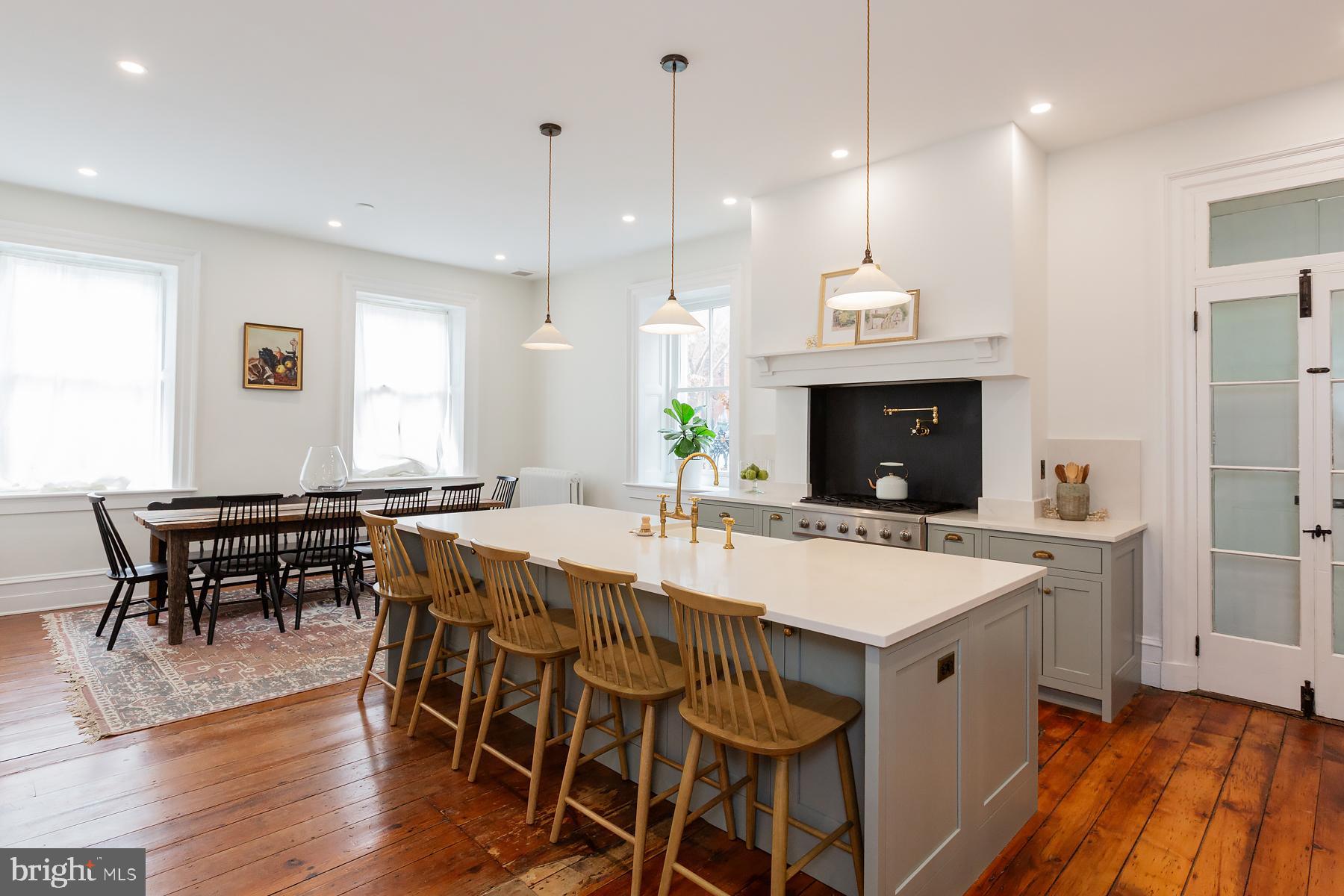 CHESTNUT HILL - Residential