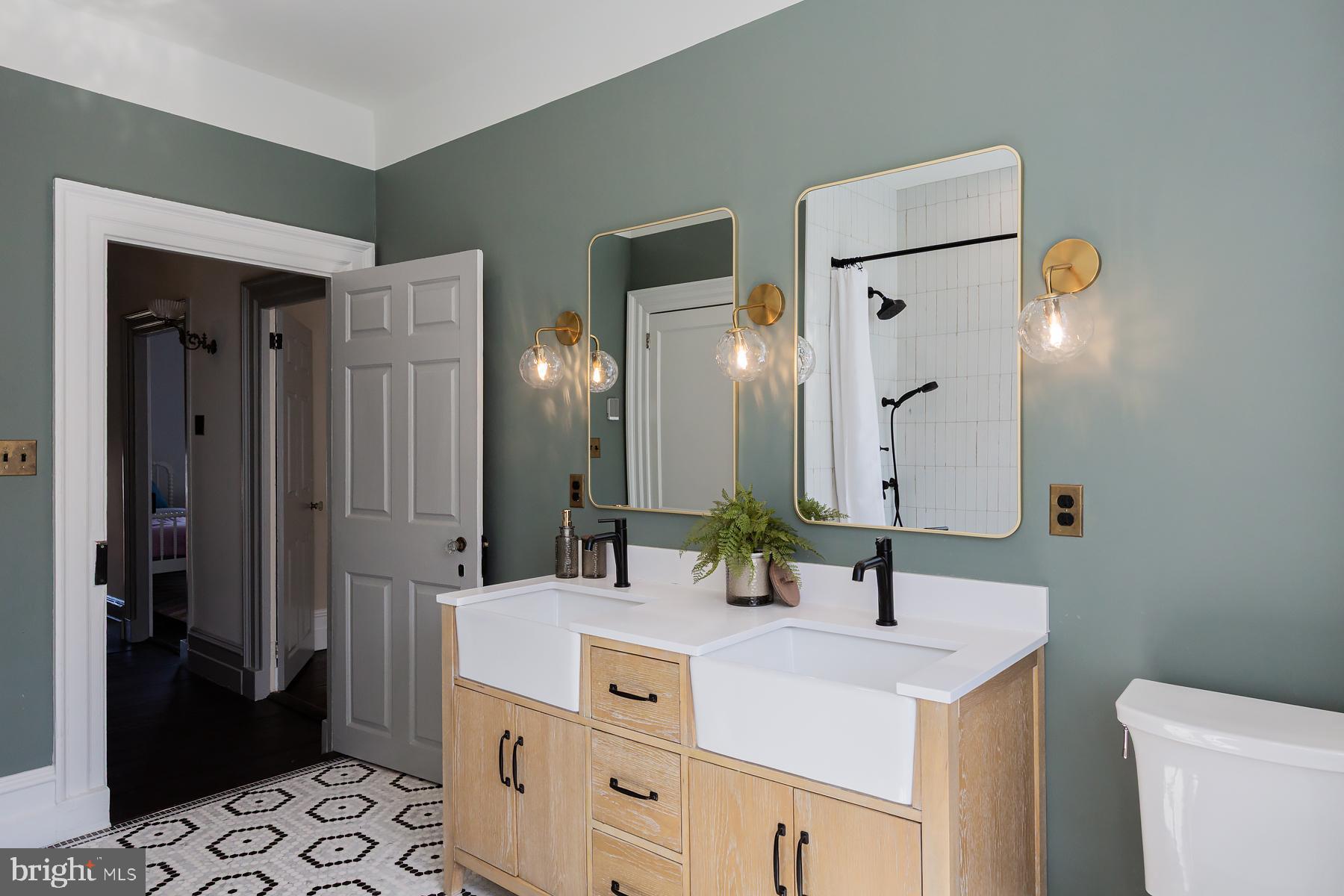 CHESTNUT HILL - Residential