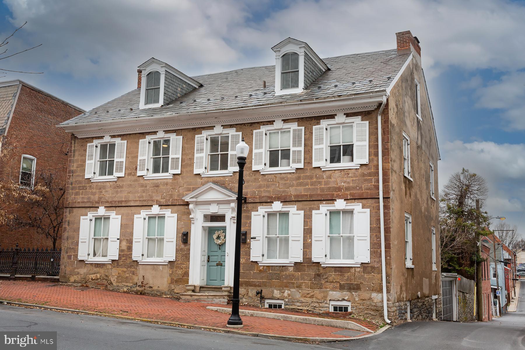 CHESTNUT HILL - Residential