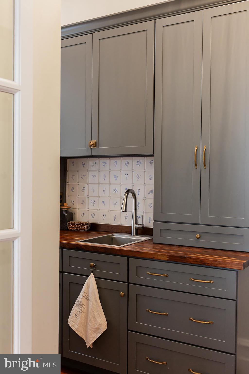 CHESTNUT HILL - Residential