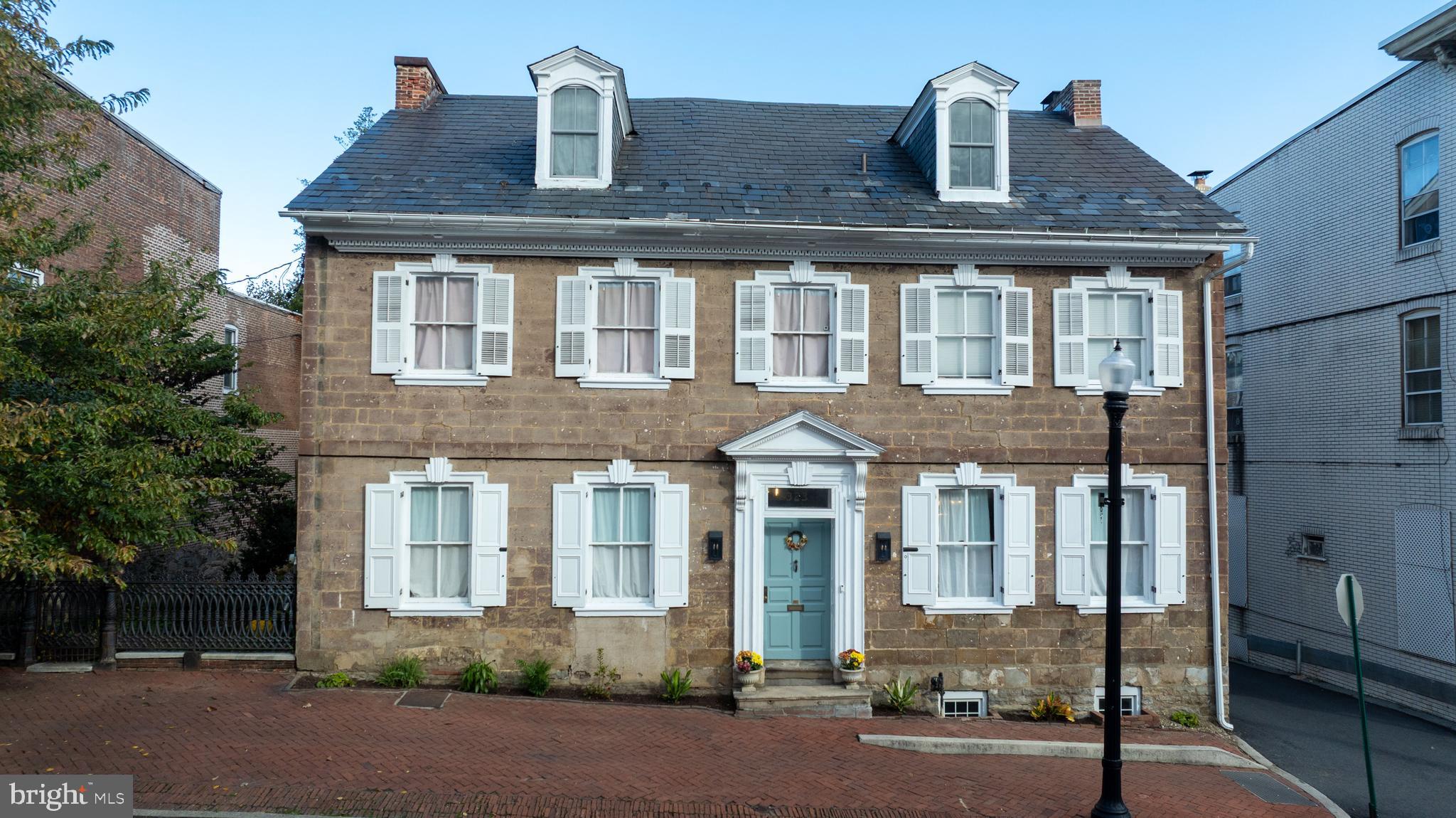 CHESTNUT HILL - Residential