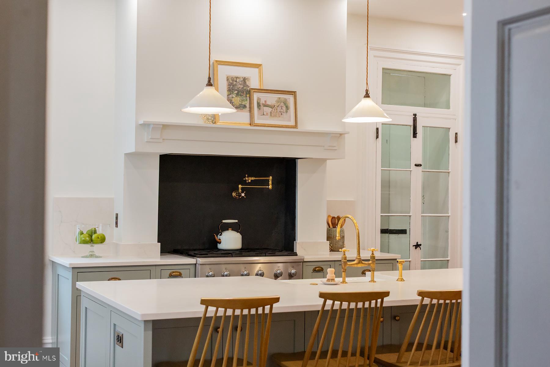 CHESTNUT HILL - Residential