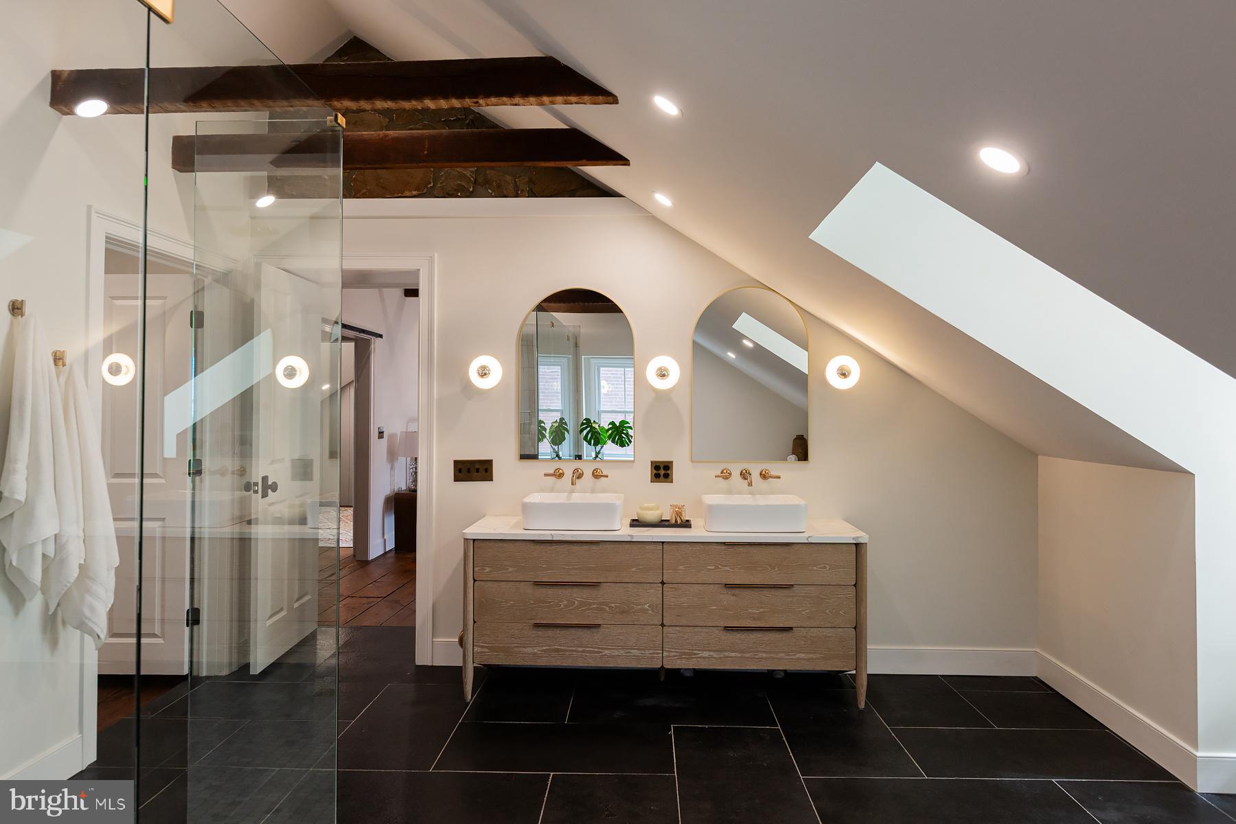 CHESTNUT HILL - Residential