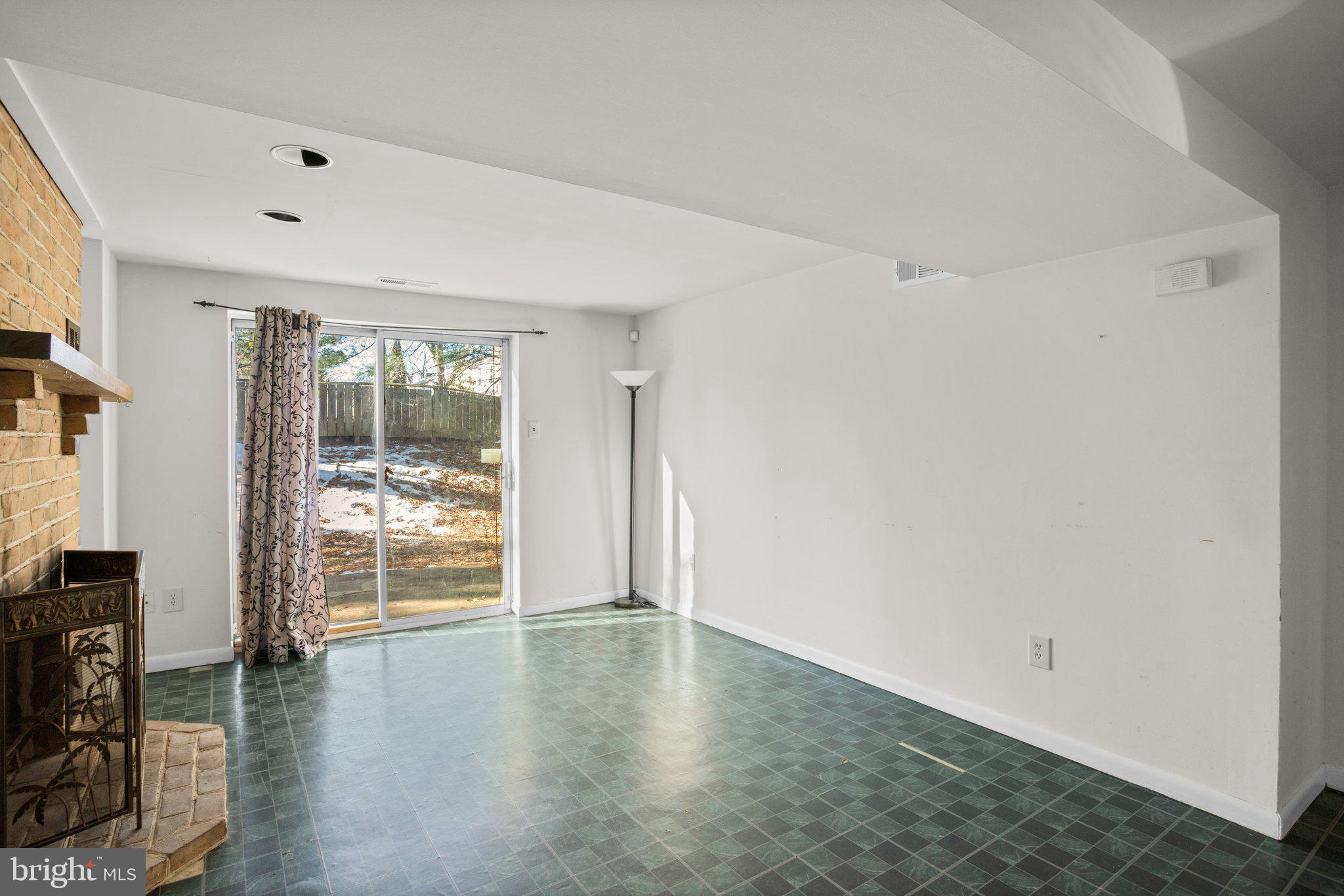 ANNAPOLIS ROADS WEST - Residential