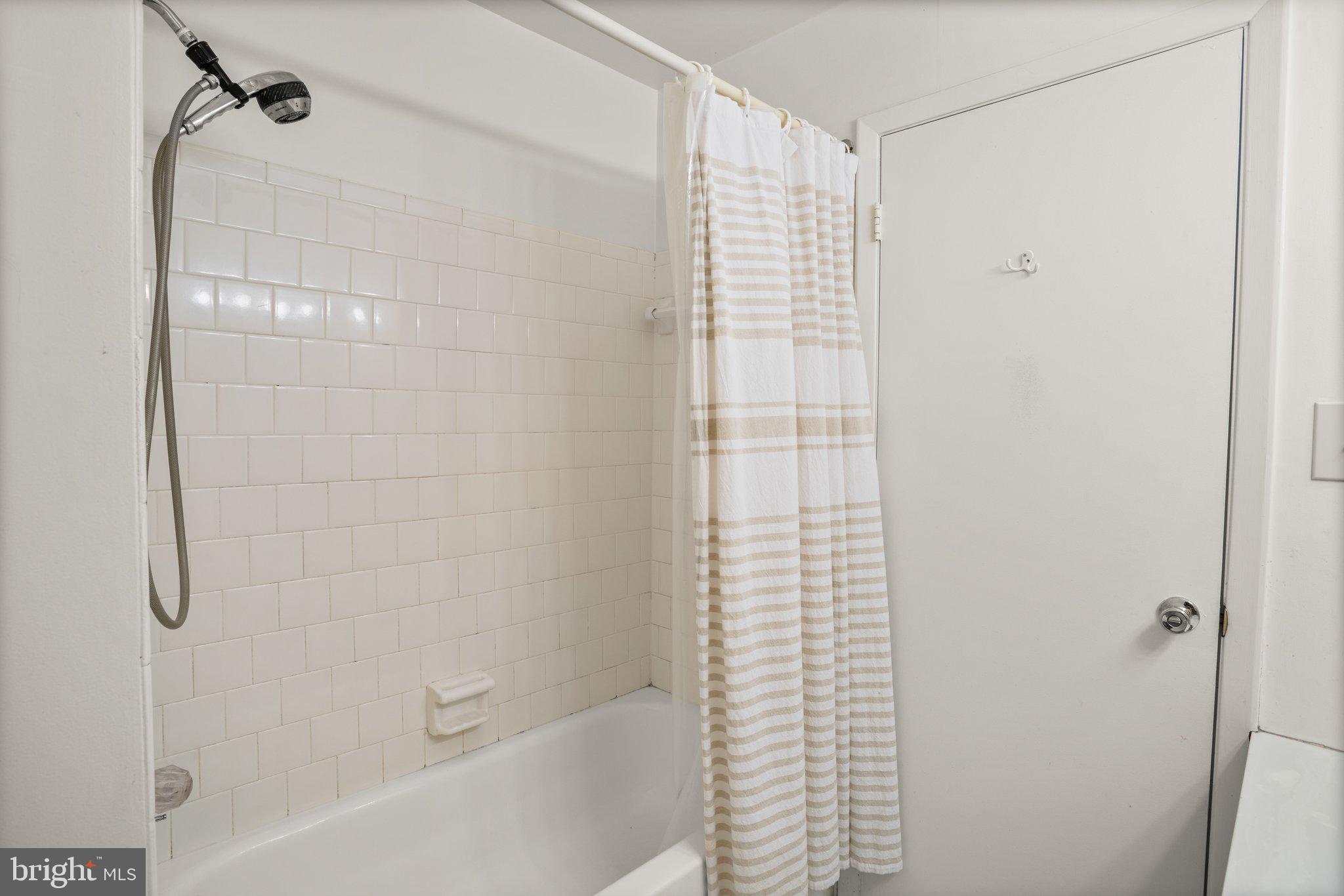 ANNAPOLIS ROADS WEST - Residential