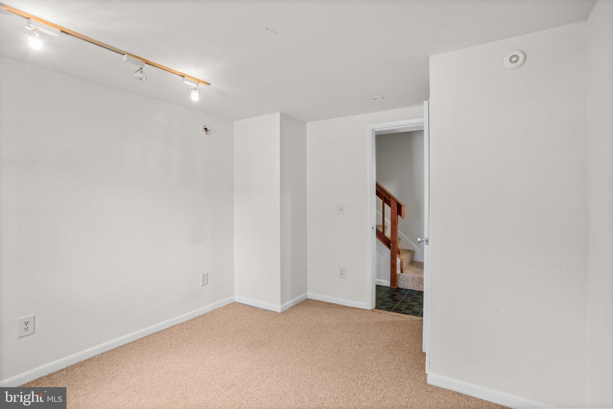 ANNAPOLIS ROADS WEST - Residential