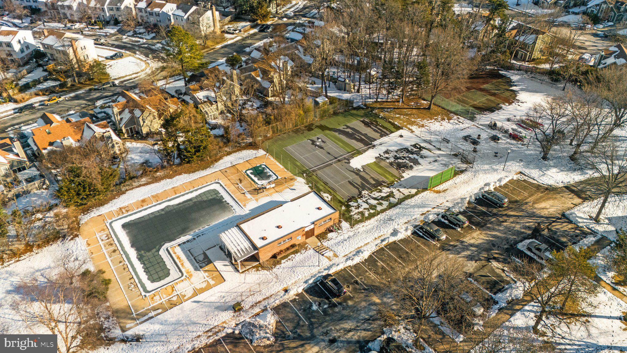 ANNAPOLIS ROADS WEST - Residential