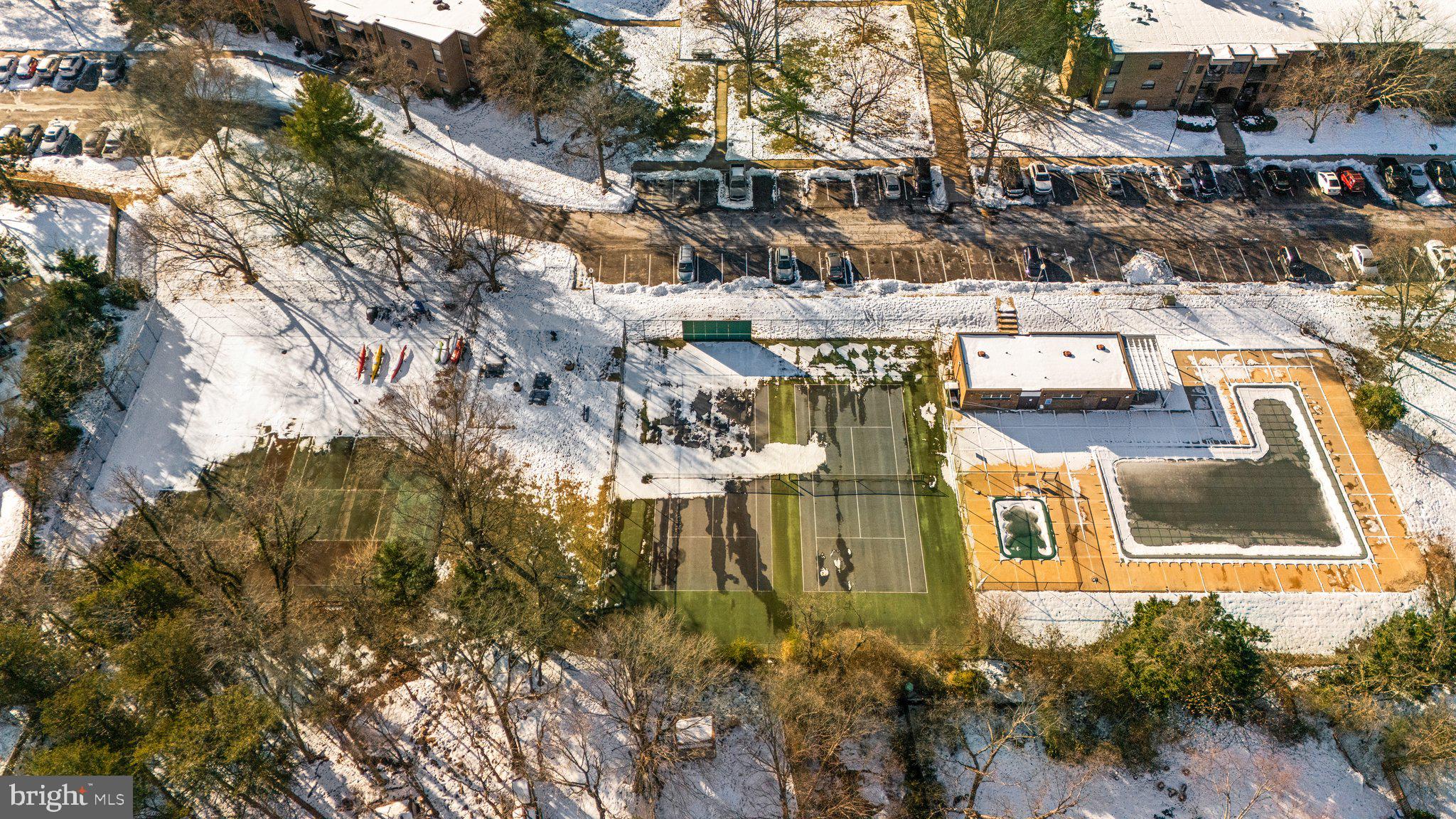 ANNAPOLIS ROADS WEST - Residential