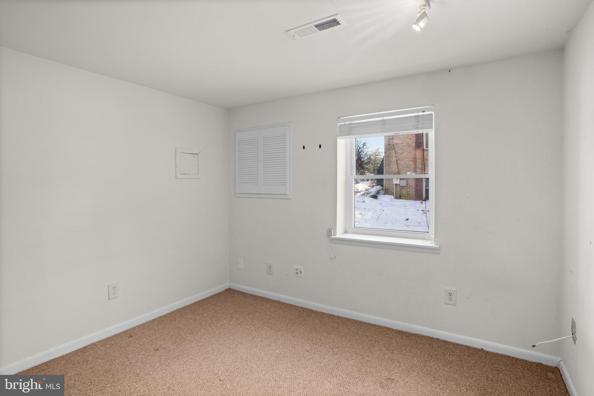 ANNAPOLIS ROADS WEST - Residential