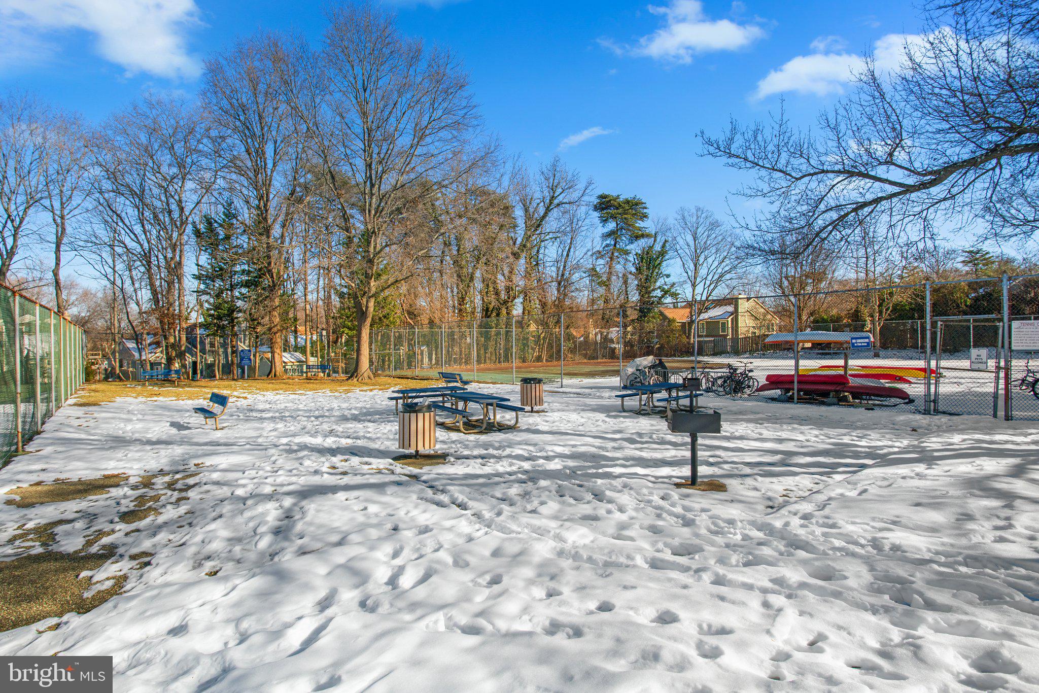 ANNAPOLIS ROADS WEST - Residential