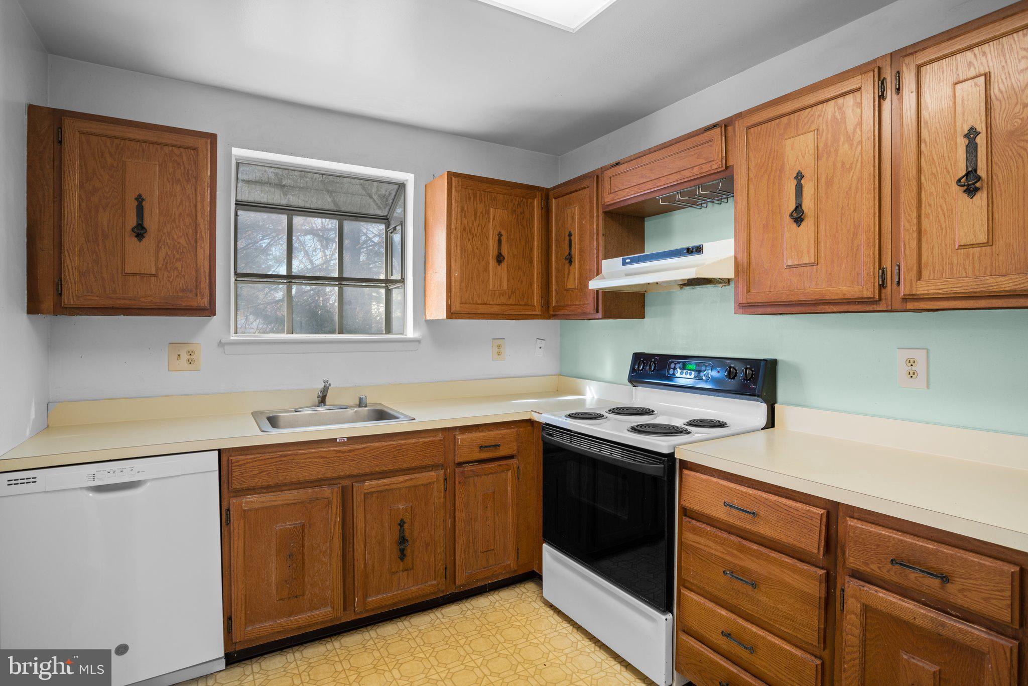 ANNAPOLIS ROADS WEST - Residential