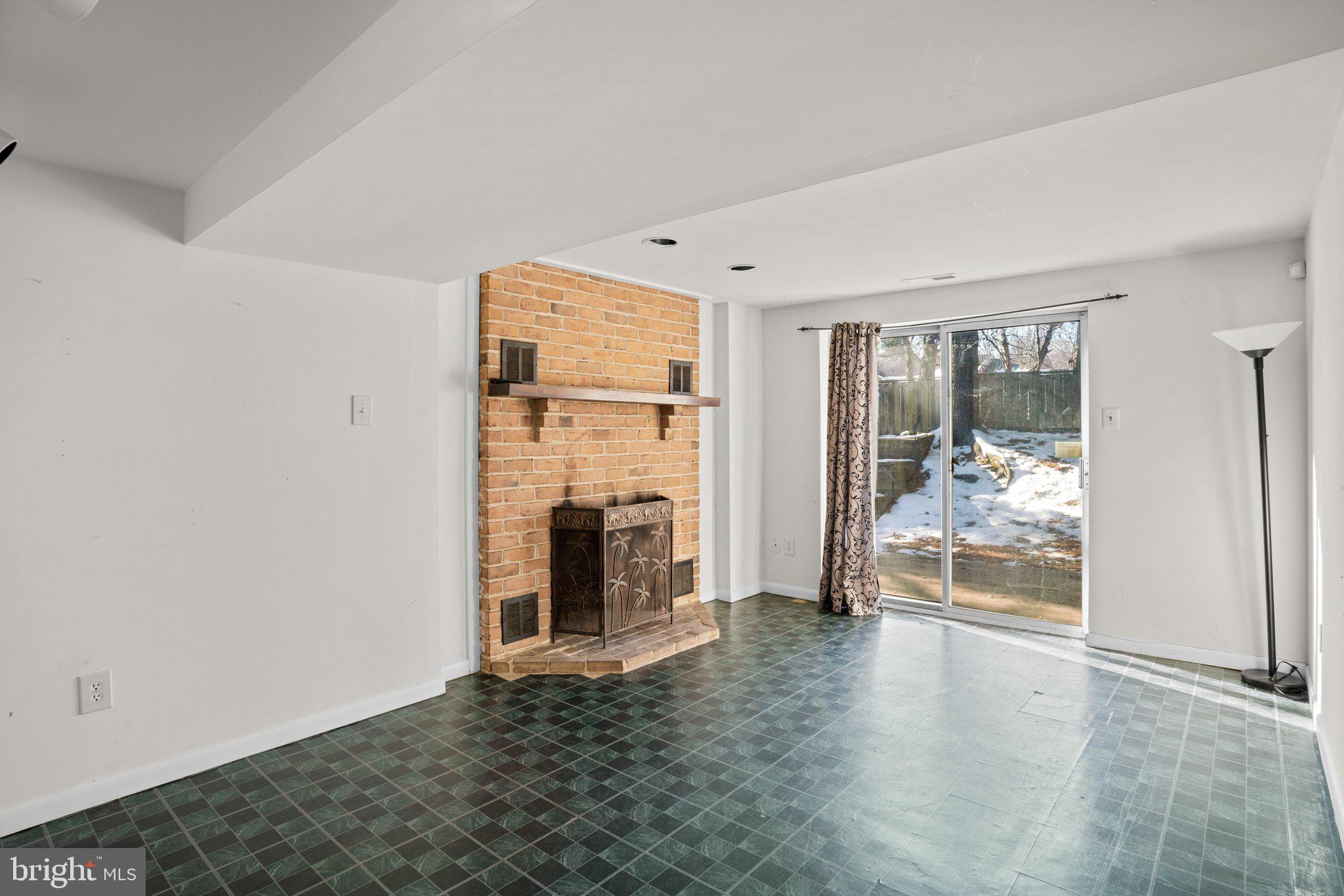 ANNAPOLIS ROADS WEST - Residential