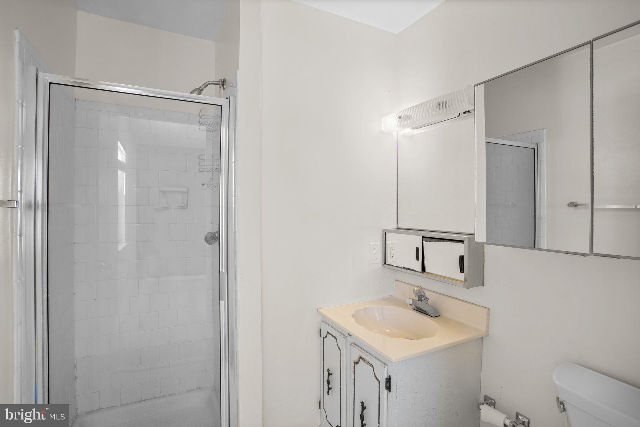 ANNAPOLIS ROADS WEST - Residential