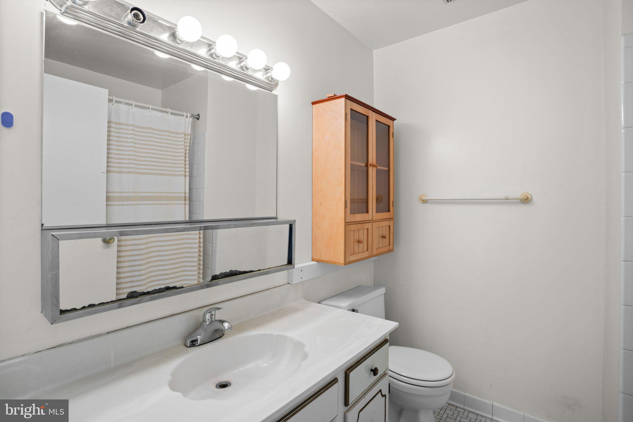 ANNAPOLIS ROADS WEST - Residential