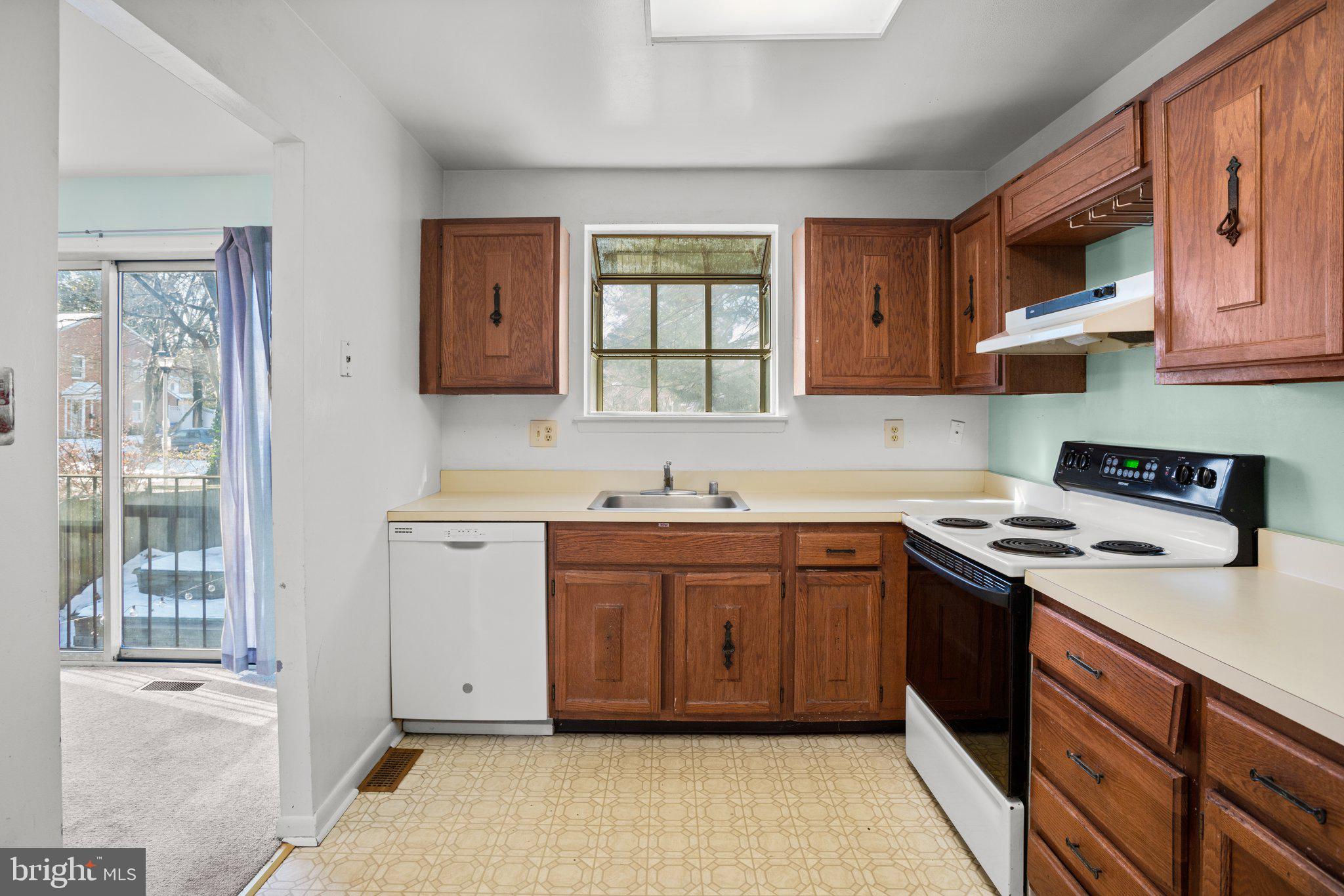 ANNAPOLIS ROADS WEST - Residential