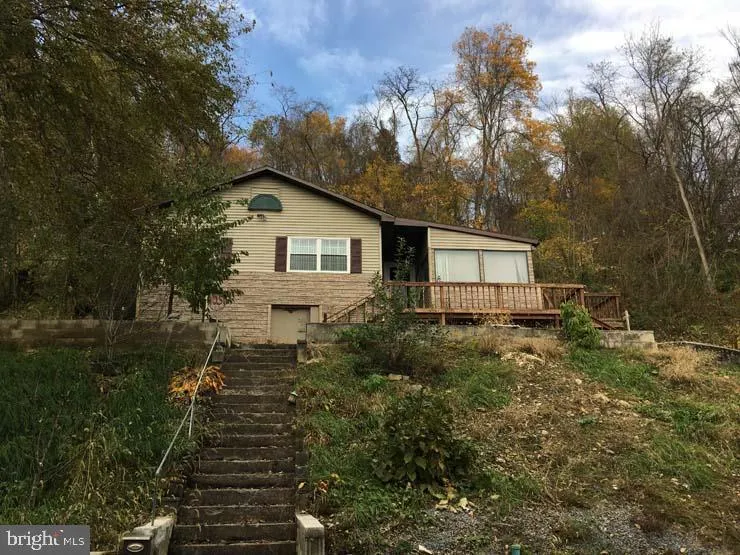 1051 W 7th Street, Lewistown, PA 17044