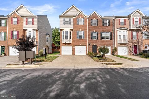 Townhouse For Rent - 4619 Deerwatch Drive<br/> CHANTILLY, VA 20151