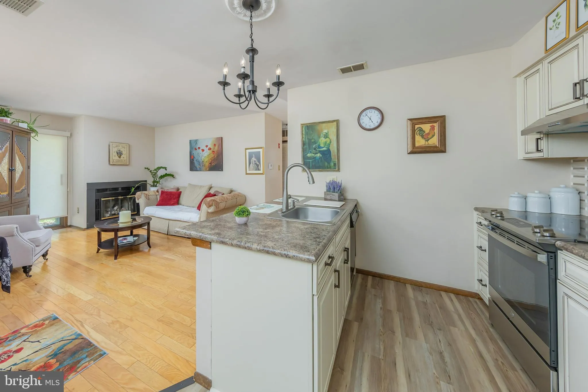 West Deptford, New Jersey 08051, United States, 2 Bedrooms Bedrooms, ,2 BathroomsBathrooms,Residential,Pending,124528