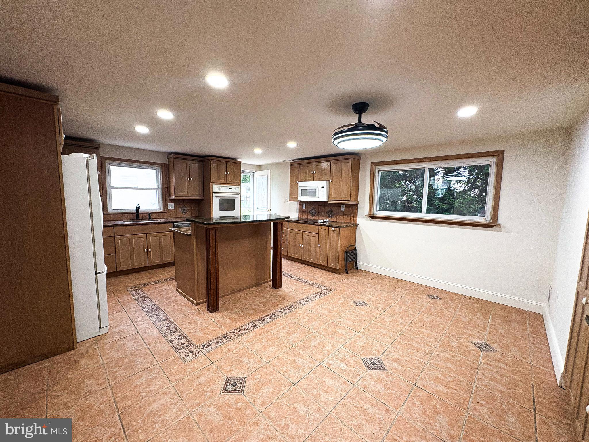 ELMWOOD TERR - Residential