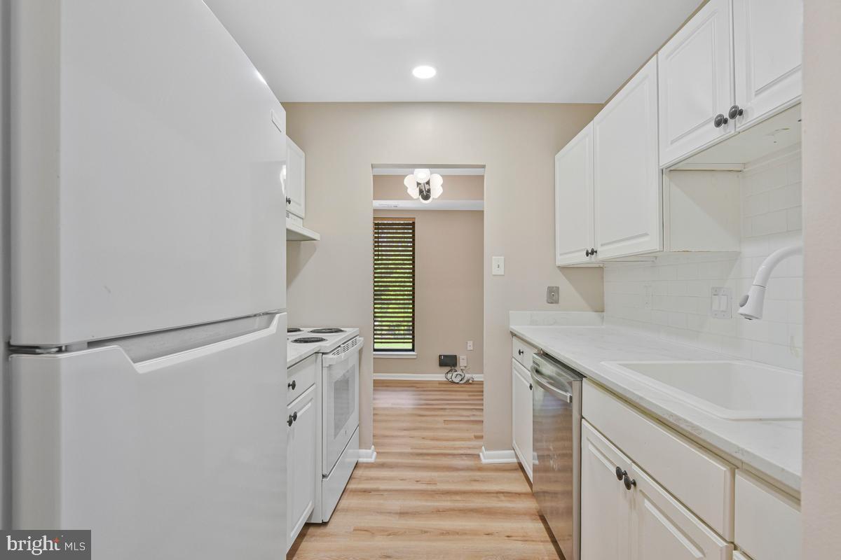 SUMMERTREE CONDO APTS - Residential