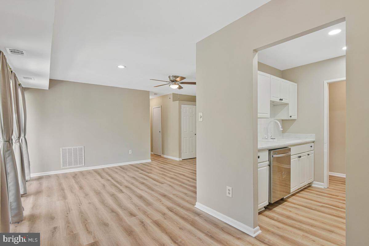 SUMMERTREE CONDO APTS - Residential