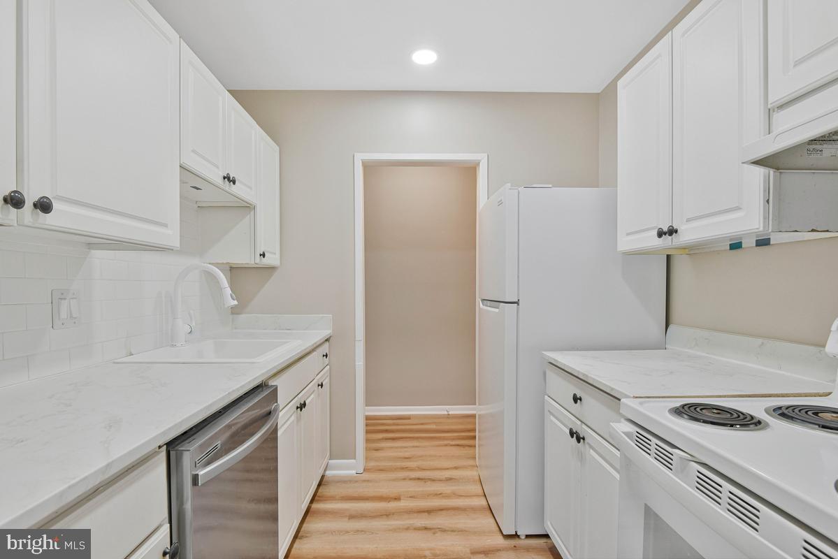 SUMMERTREE CONDO APTS - Residential