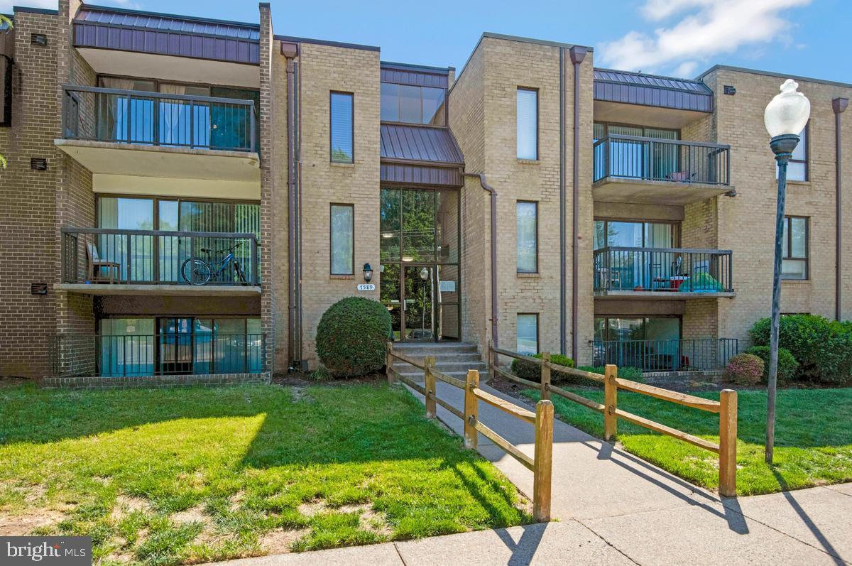 SUMMERTREE CONDO APTS - Residential