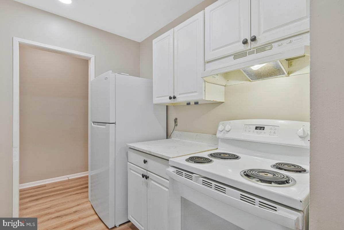 SUMMERTREE CONDO APTS - Residential